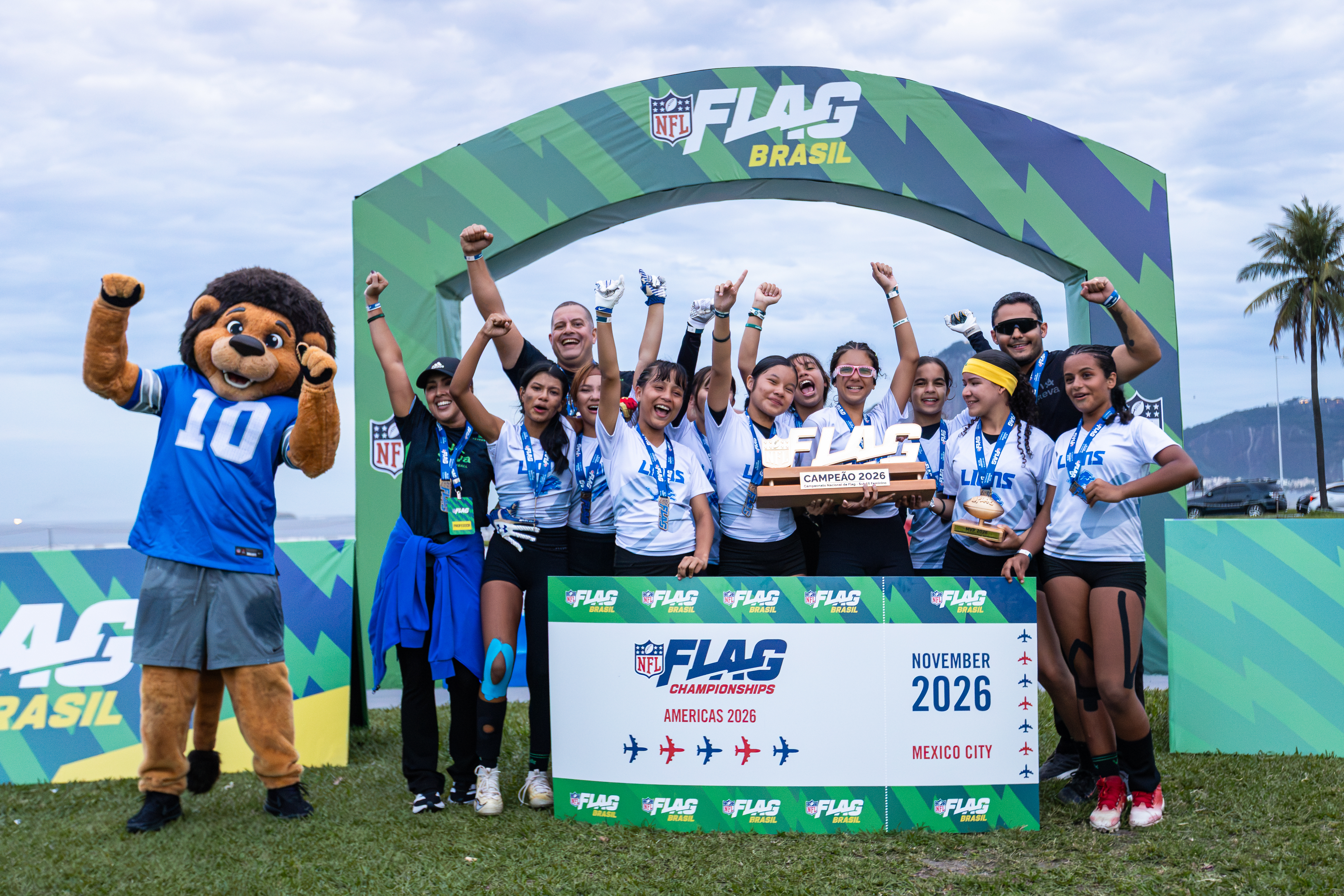 Equipe brasileira da AEVA, da cidade de Manaus, comemora a conquista do Campeonato Nacional Sub-15 Feminino de Flag Football
